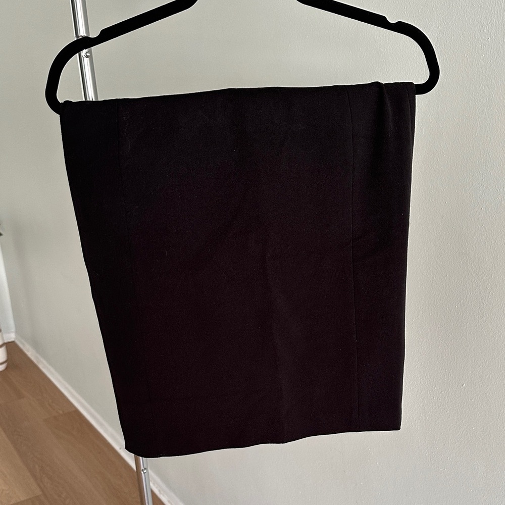 H&M Black Pencil Skirt - Tailored Silhouette